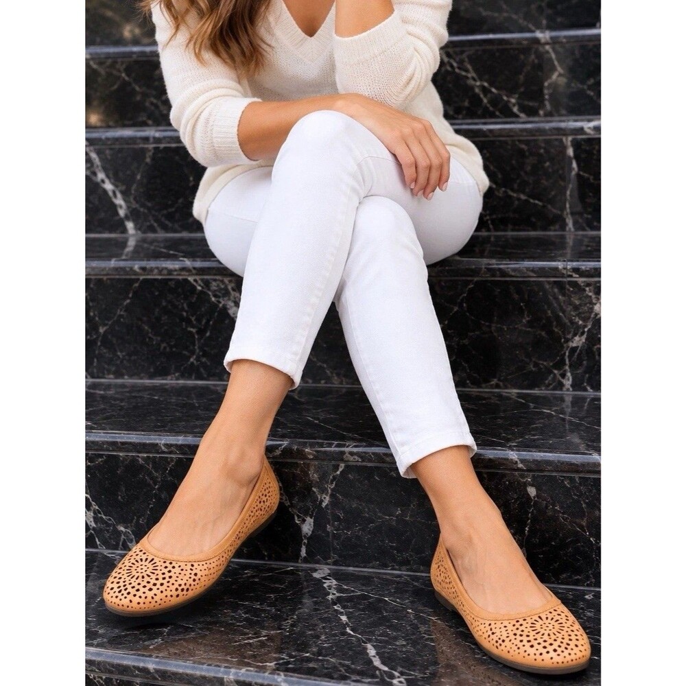 VIONIC Leather Perforated Robyn Flats Shoes in Camel Size 8.5M Worn Once